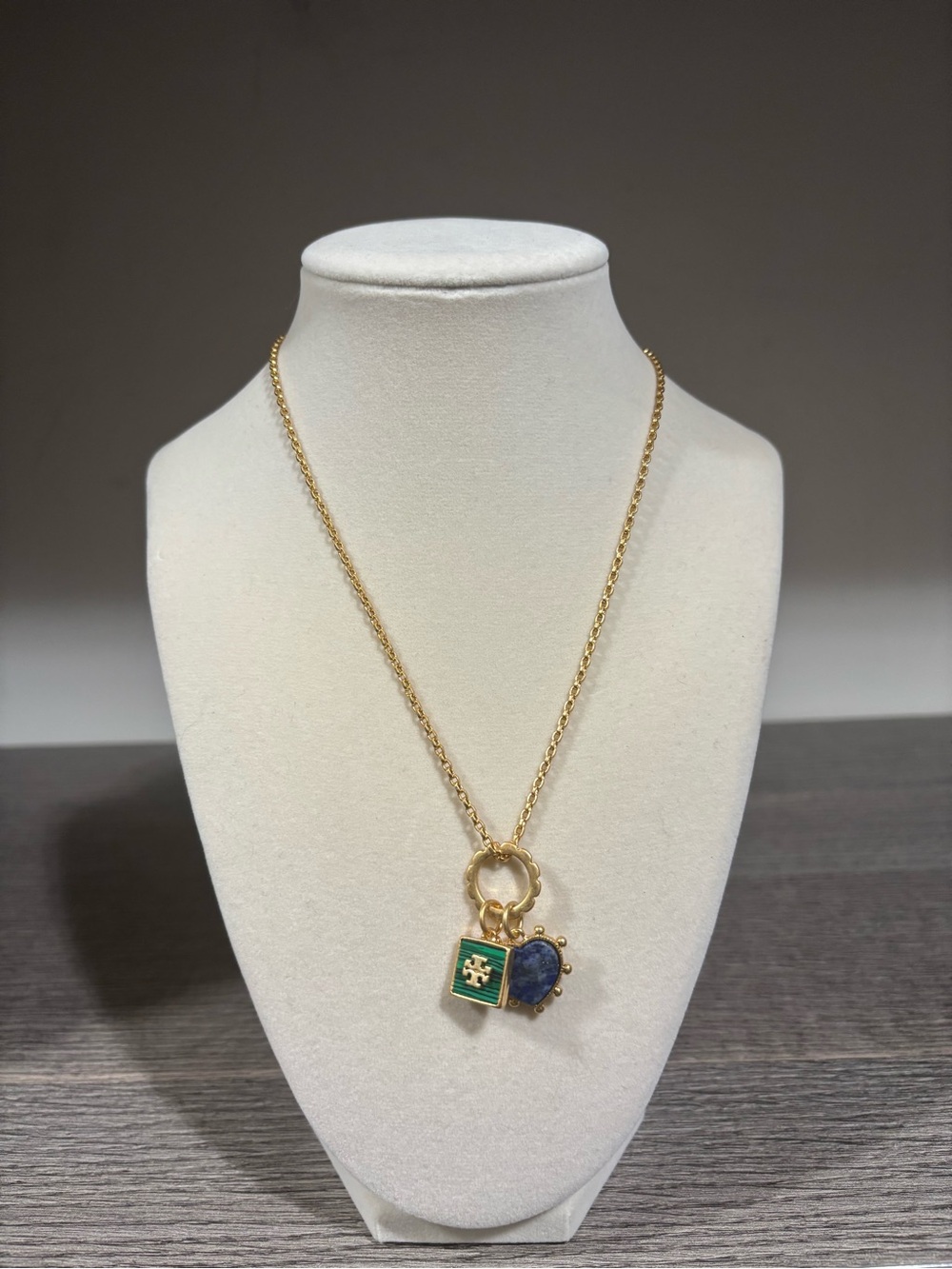 NWOT Tory Burch Double T Logo Malachite Lapis Heart Charm Necklace Gold